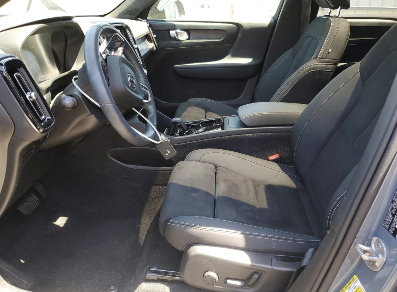Volvo C40 RECHARGE PLUS / AWD / ДАТА НА ТЪРГ: 1.07.2026 , снимка 7 - Автомобили и джипове - 55104485