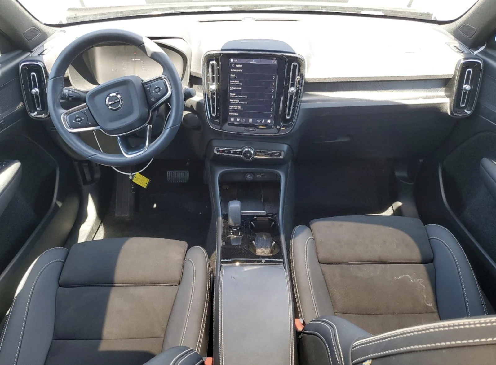 Volvo C40 RECHARGE PLUS / AWD / ДАТА НА ТЪРГ: 1.07.2026 , снимка 8 - Автомобили и джипове - 55104485