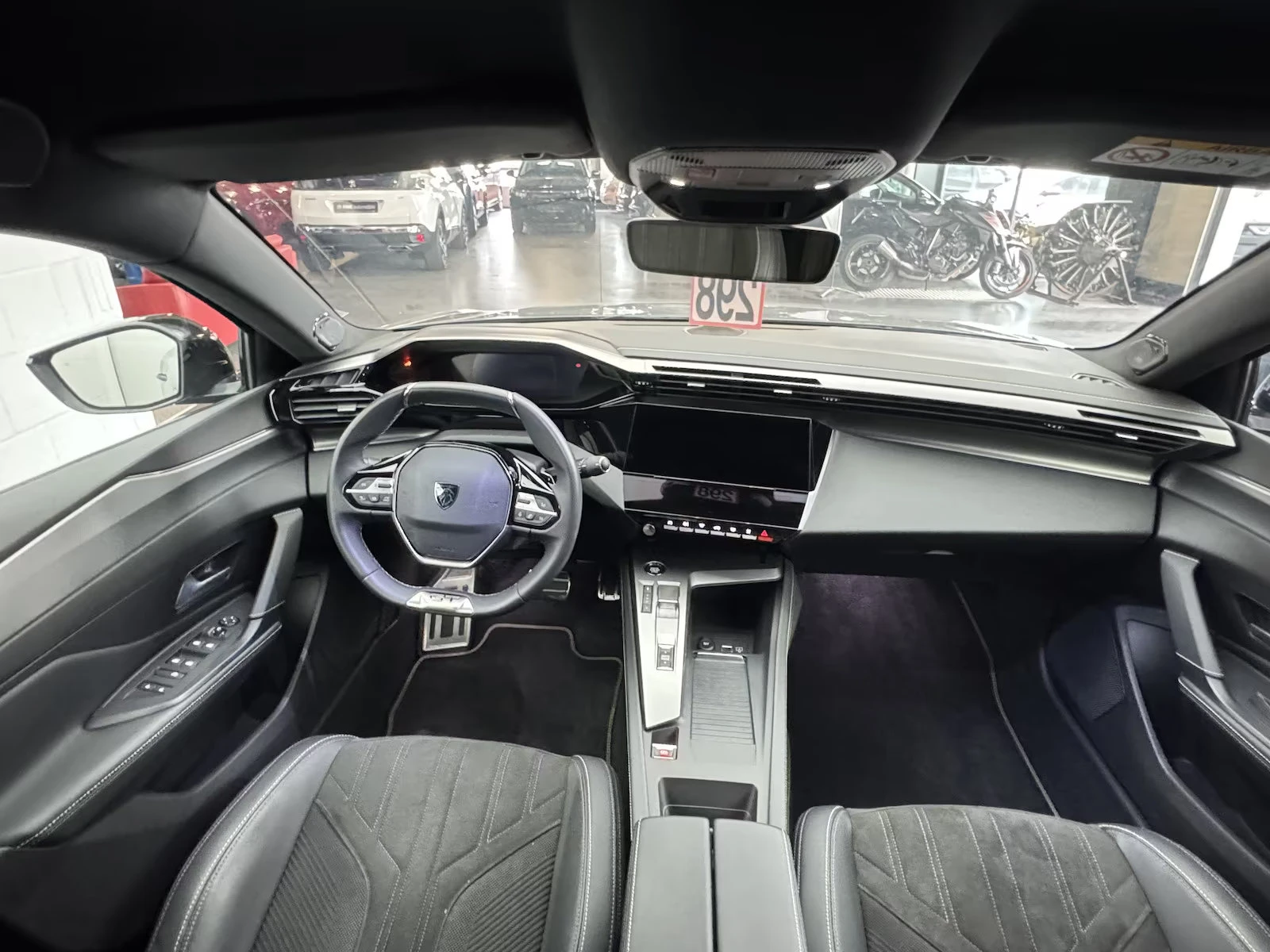 Peugeot 408 GT-LINE/224HP/PHEV/360/LED/NAVI/CPLAY/493q, снимка 8 - Автомобили и джипове - 55314436