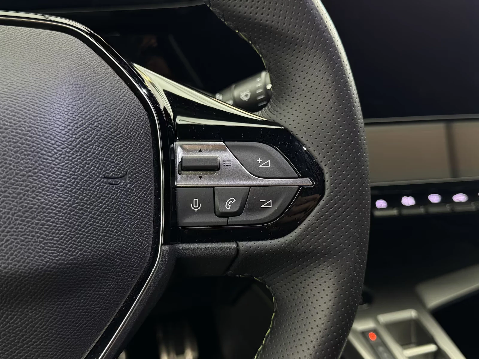 Peugeot 408 GT-LINE/224HP/PHEV/360/LED/NAVI/CPLAY/493q, снимка 10 - Автомобили и джипове - 55314436
