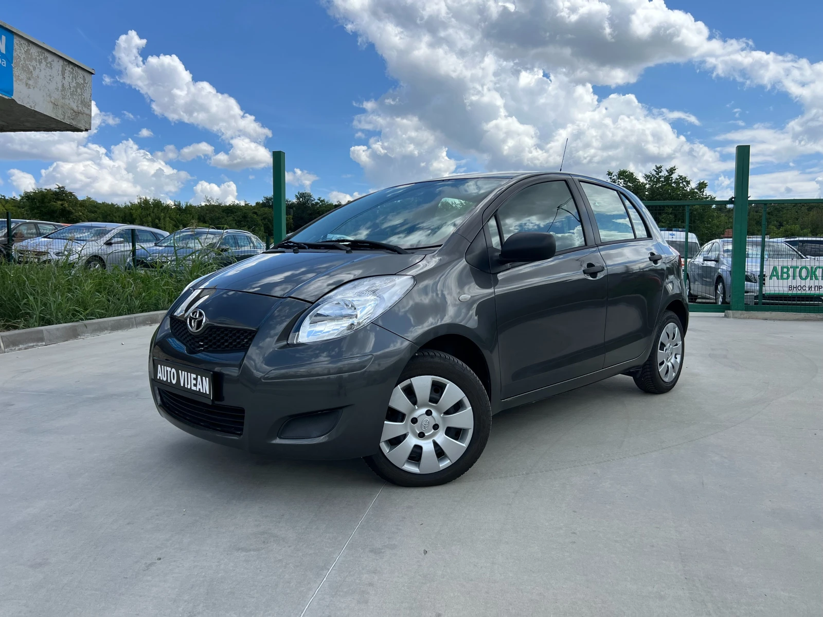 Toyota Yaris 1.0i-69к.с