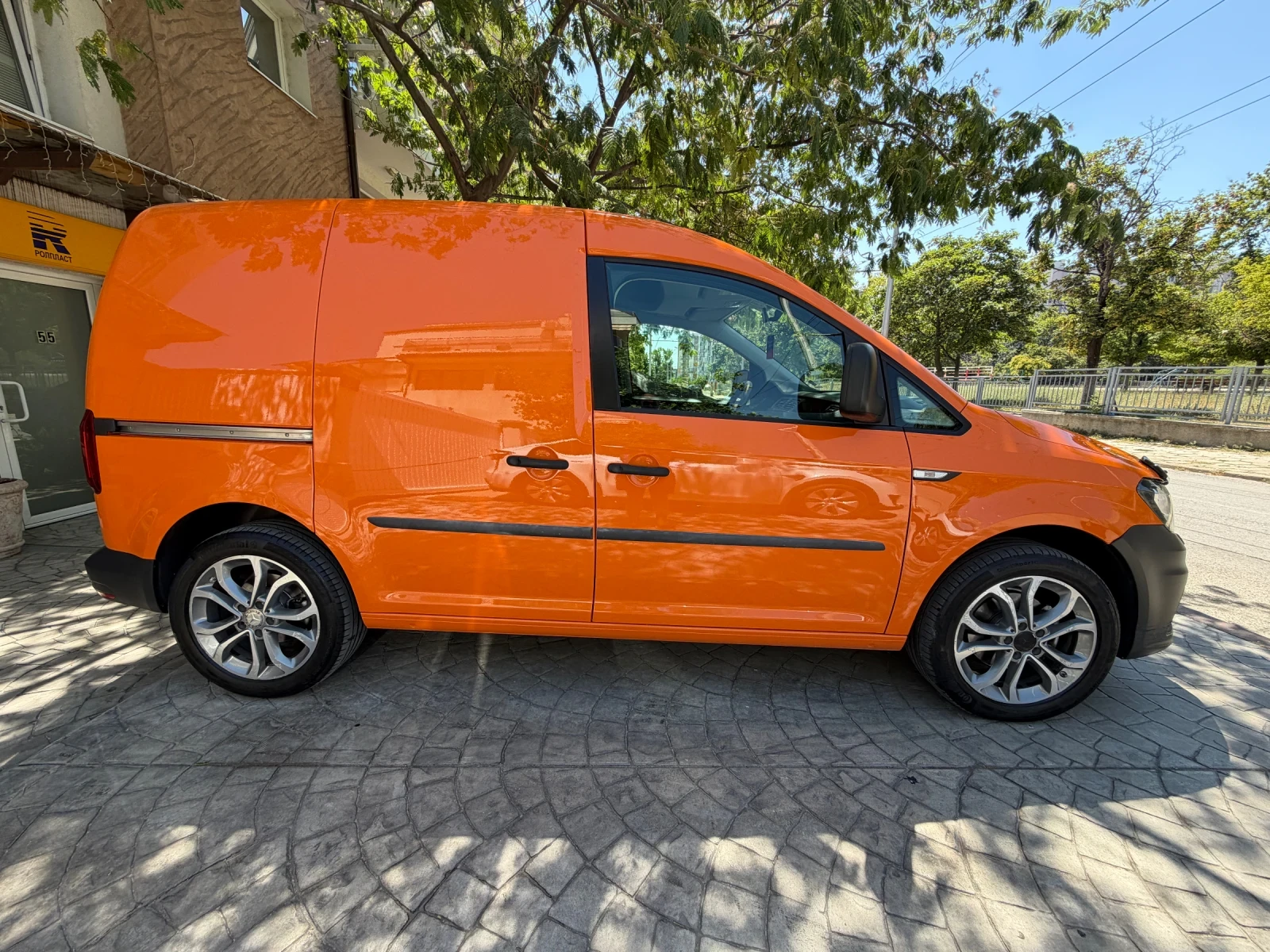 VW Caddy 2000TDI, снимка 5 - Автомобили и джипове - 55499659