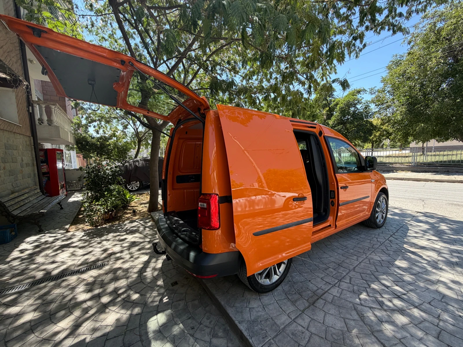 VW Caddy 2000TDI, снимка 9 - Автомобили и джипове - 55499659