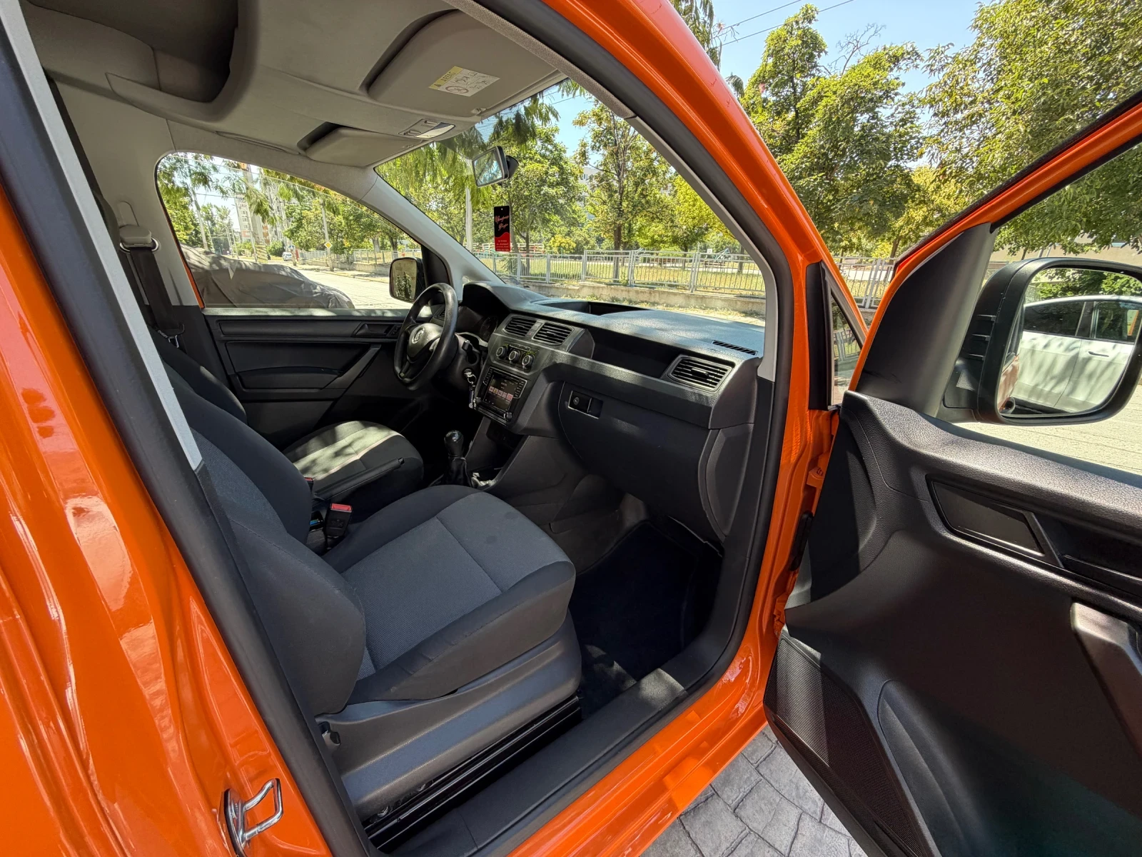 VW Caddy 2000TDI, снимка 13 - Автомобили и джипове - 55499659
