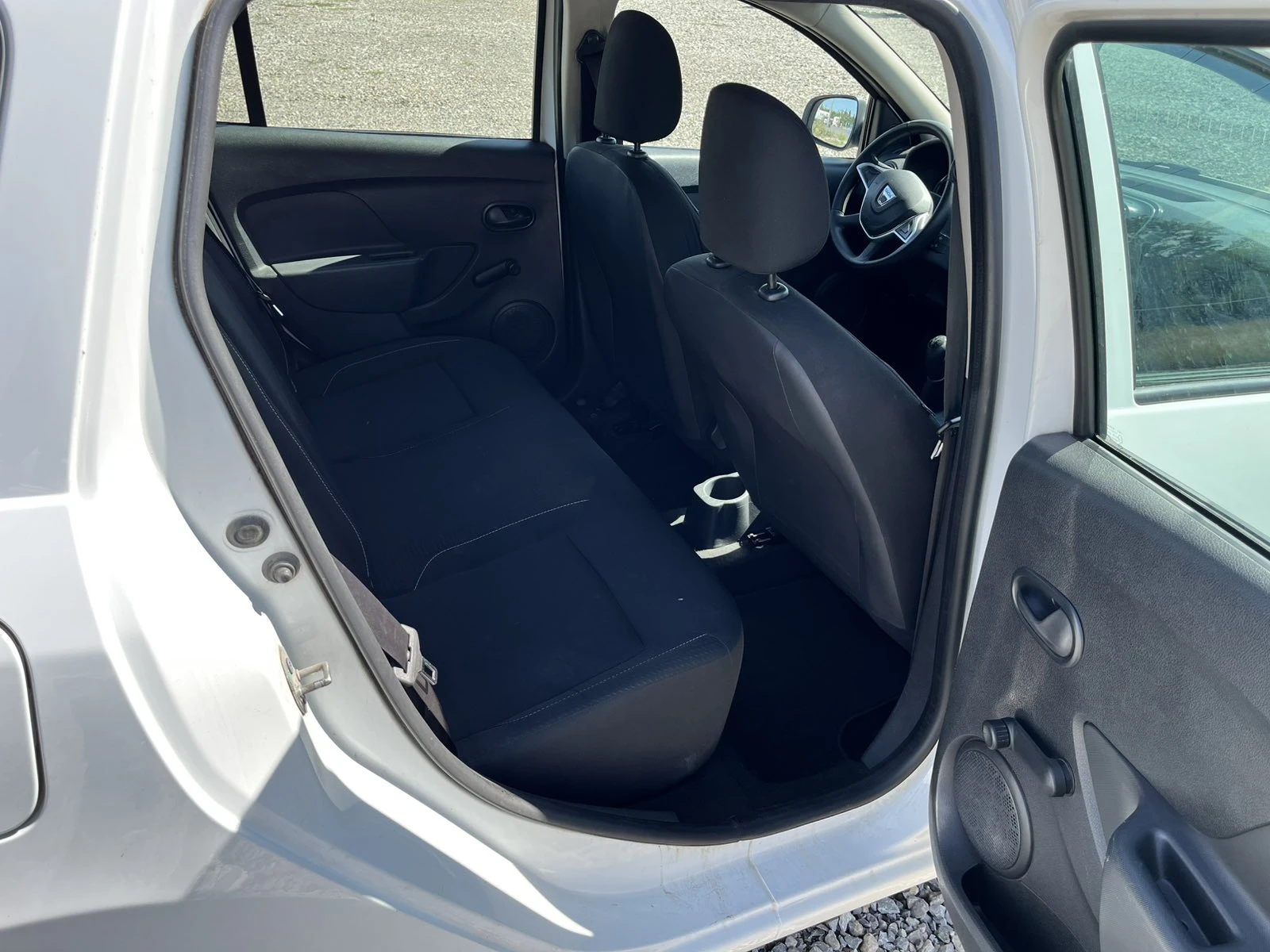 Dacia Logan 1.5 DCI MCV, снимка 9 - Автомобили и джипове - 55723310