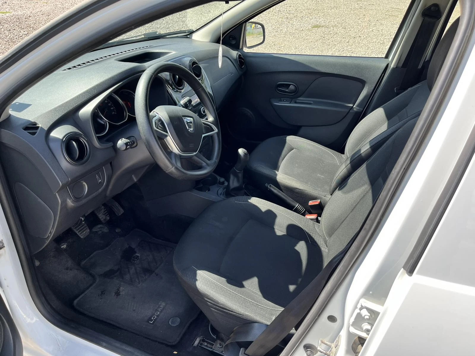 Dacia Logan 1.5 DCI MCV, снимка 6 - Автомобили и джипове - 55723310