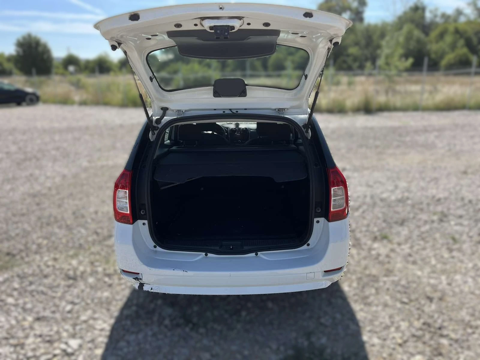 Dacia Logan 1.5 DCI MCV, снимка 5 - Автомобили и джипове - 55723310