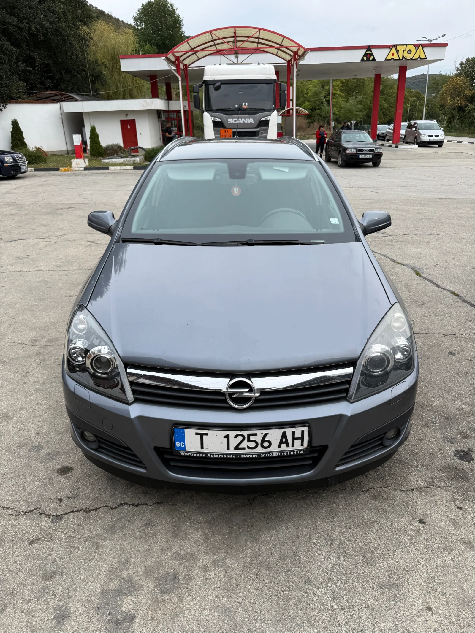 Opel Astra 1.9 цдти 6 скорости голямата навигация/Sport бутон