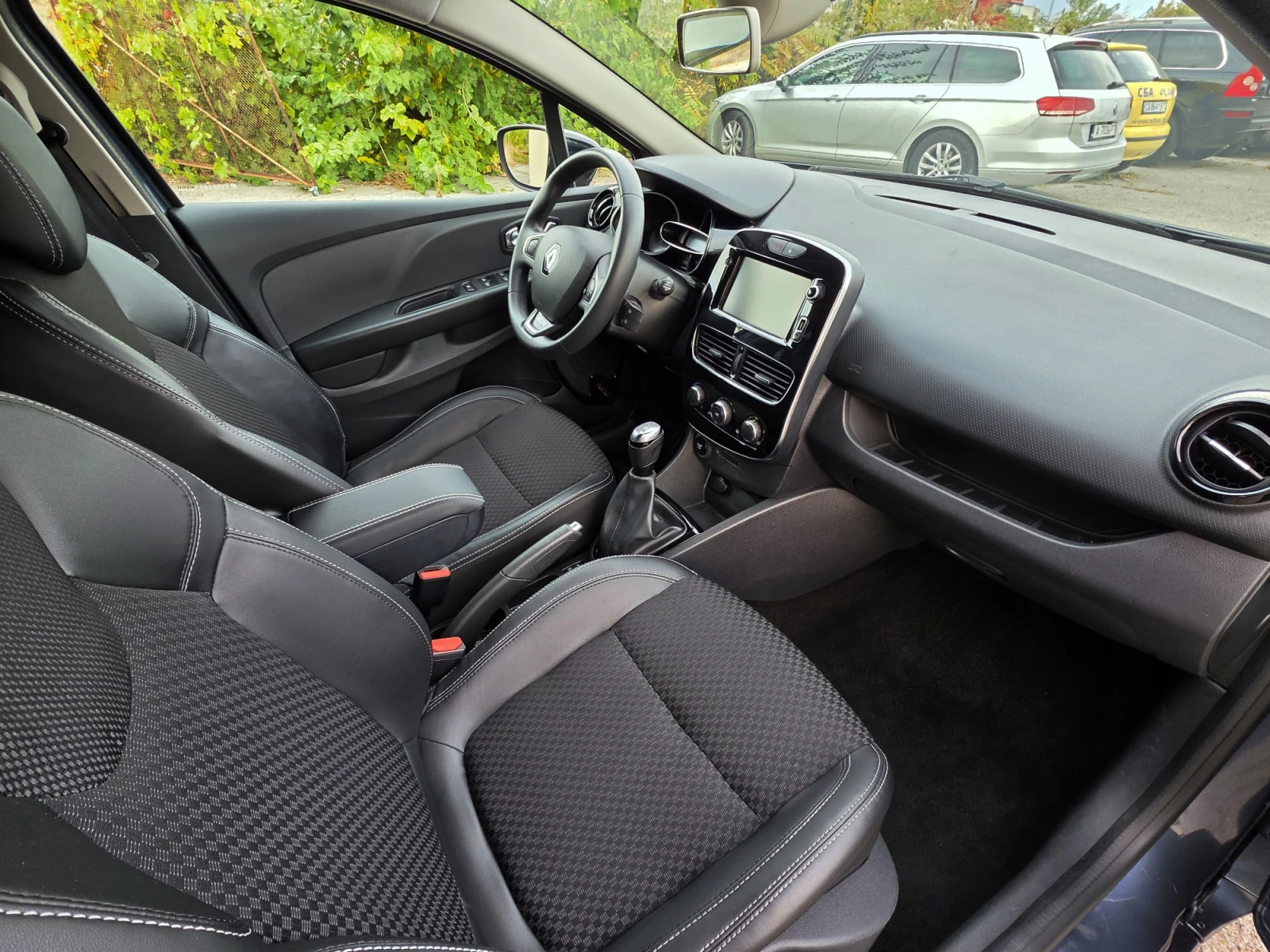 Renault Clio 1.5 DCI MOSCHINO, снимка 11 - Автомобили и джипове - 56659579