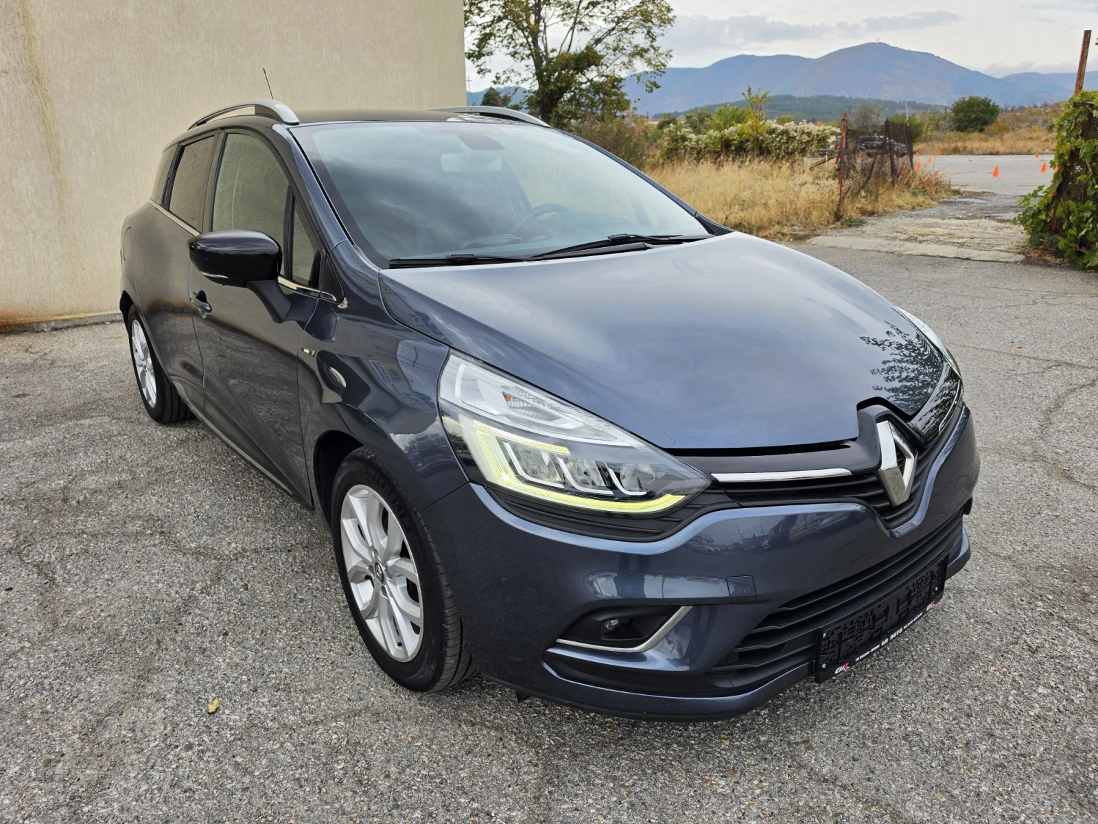 Renault Clio 1.5 DCI MOSCHINO, снимка 3 - Автомобили и джипове - 56659579