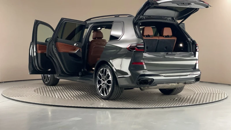 BMW X7 40i M-Sport xDrive, снимка 4 - Автомобили и джипове - 52447120