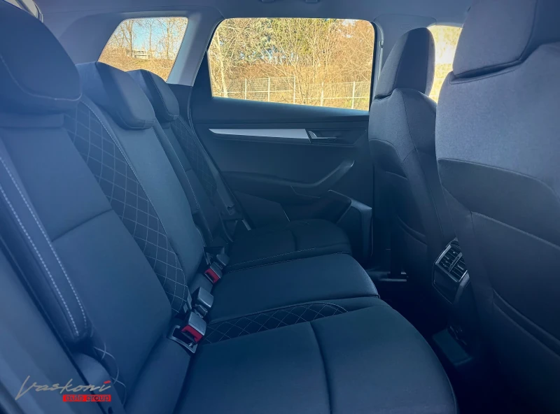 Skoda Karoq 2.0 TDI 4x4, снимка 17 - Автомобили и джипове - 53449792