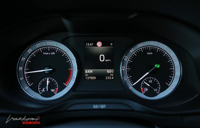 Skoda Karoq 2.0 TDI 4x4, снимка 10 - Автомобили и джипове - 53449792