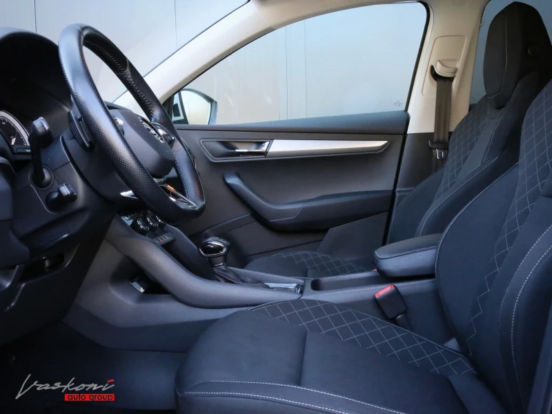 Skoda Karoq 2.0 TDI 4x4, снимка 7 - Автомобили и джипове - 53449792