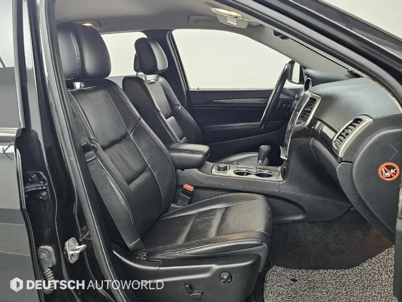 Jeep Cherokee 3.0 Diesel Laredo, снимка 10 - Автомобили и джипове - 53590249