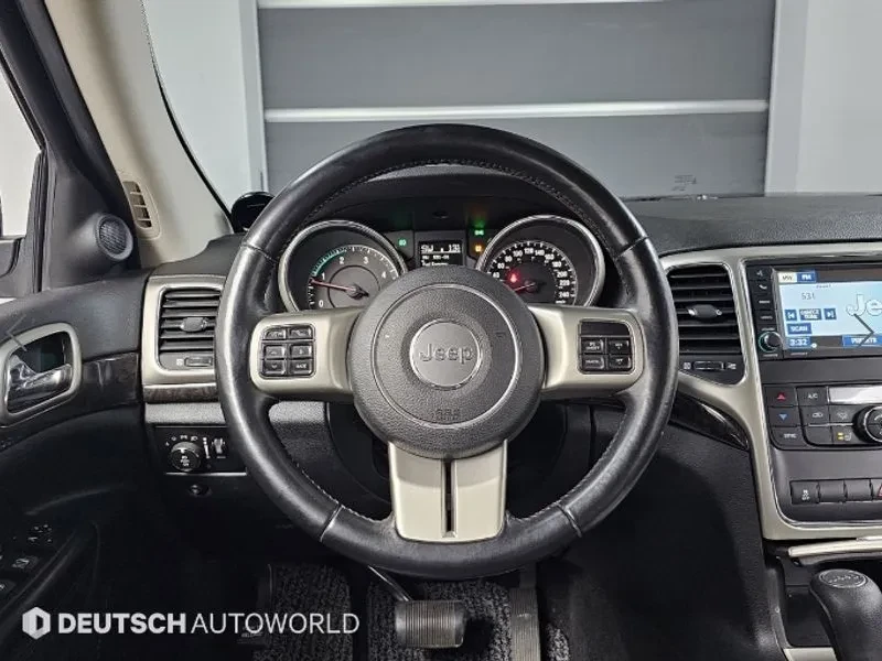 Jeep Cherokee 3.0 Diesel Laredo, снимка 13 - Автомобили и джипове - 53590249