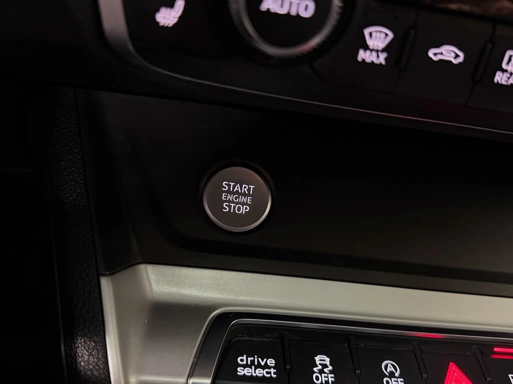 Audi Q3 quattro Komfort 45 TFSI* АвтоКредит* (Цена до БГ) , снимка 10 - Автомобили и джипове - 53938901