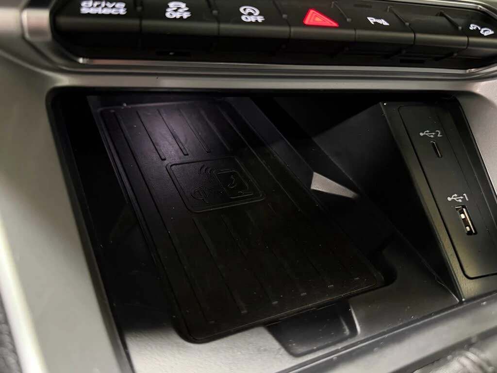 Audi Q3 quattro Komfort 45 TFSI* АвтоКредит* (Цена до БГ) , снимка 17 - Автомобили и джипове - 53938901