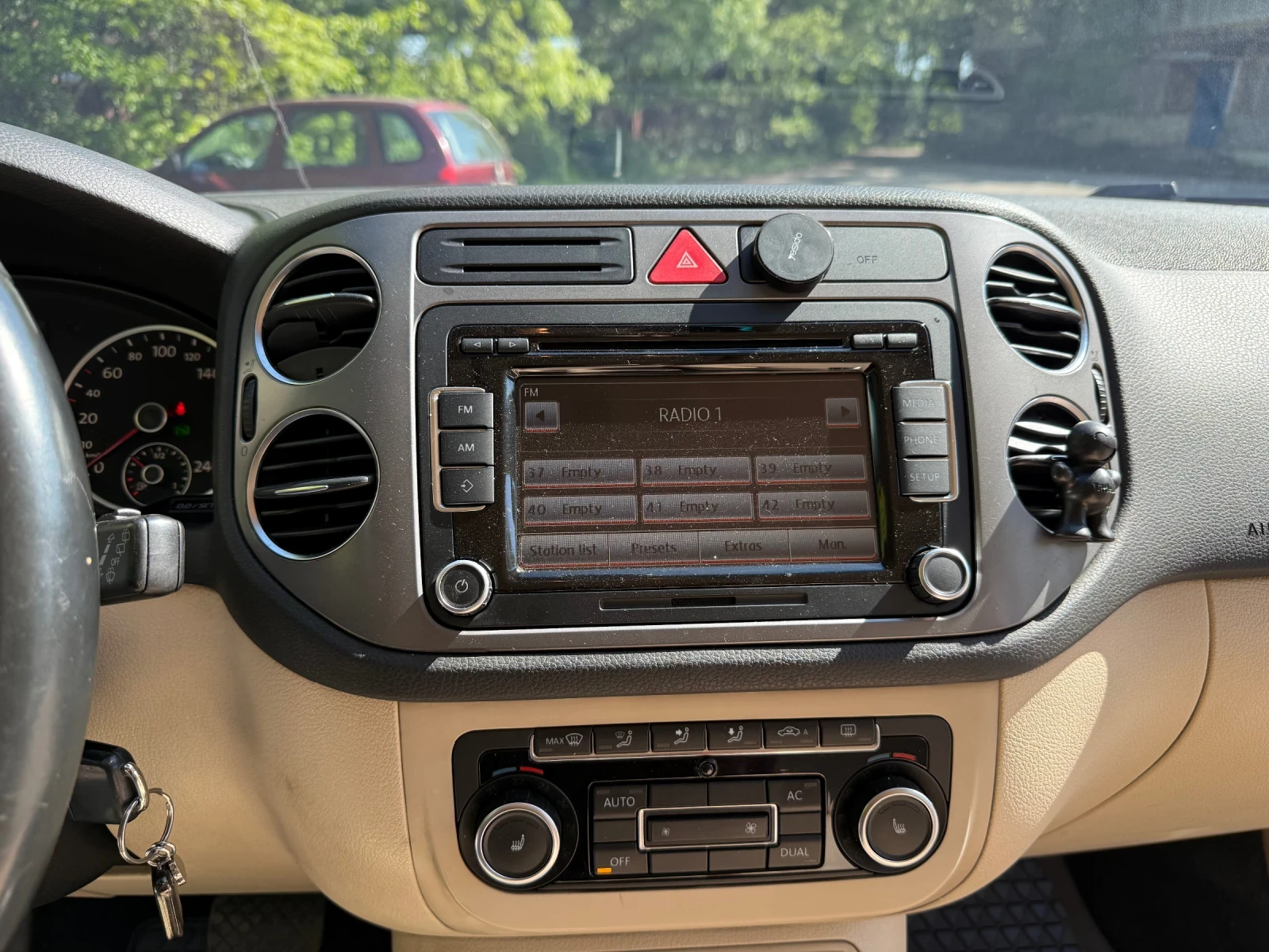 VW Tiguan 2.0 TSI 4 Motion, снимка 17 - Автомобили и джипове - 54440250