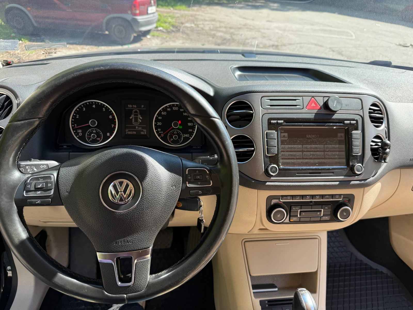 VW Tiguan 2.0 TSI 4 Motion, снимка 13 - Автомобили и джипове - 54440250