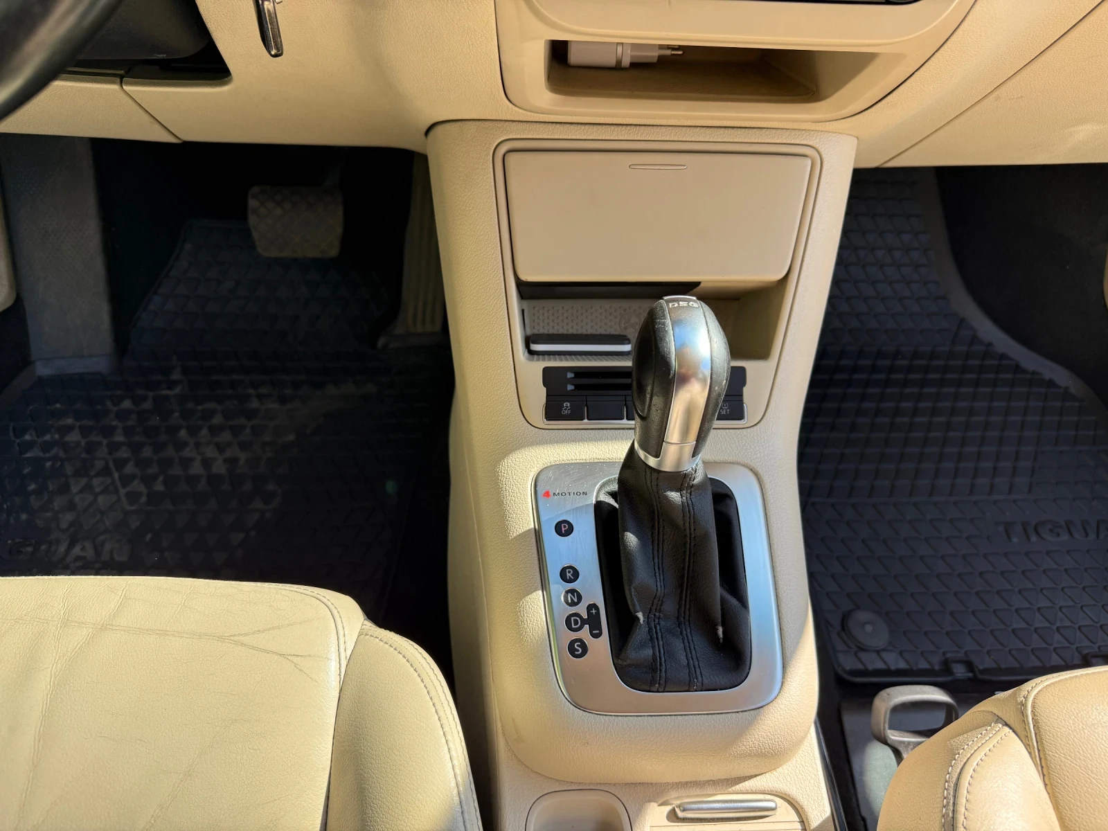 VW Tiguan 2.0 TSI 4 Motion, снимка 14 - Автомобили и джипове - 54440250