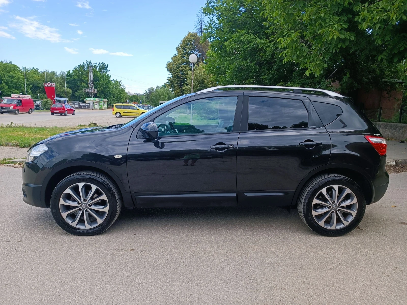 Nissan Qashqai 2.0i-141кс-ШВЕЙЦАРИЯ-РЪЧКА-6ск-4х4-FACELIFT-KEYLES, снимка 6 - Автомобили и джипове - 54922252