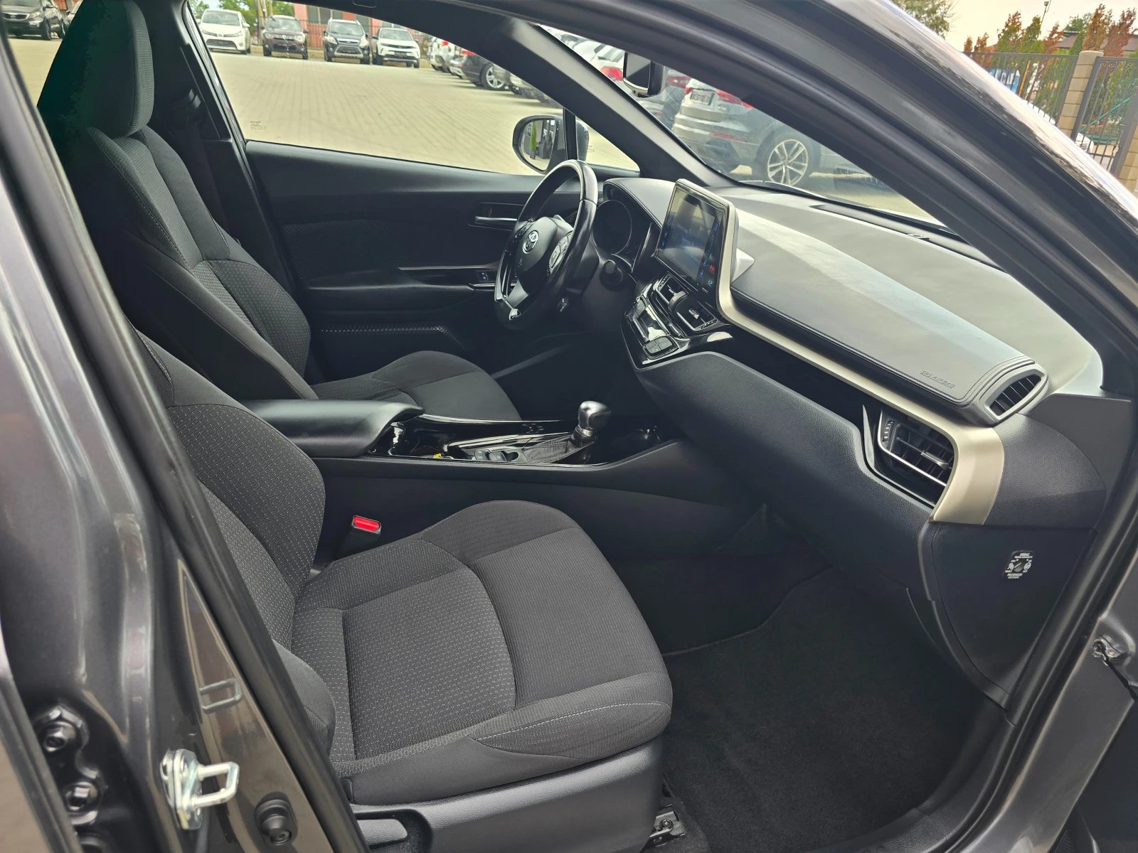 Toyota C-HR 1.8HYBRID, Подгрев, Камера, 2018г., снимка 11 - Автомобили и джипове - 56175738