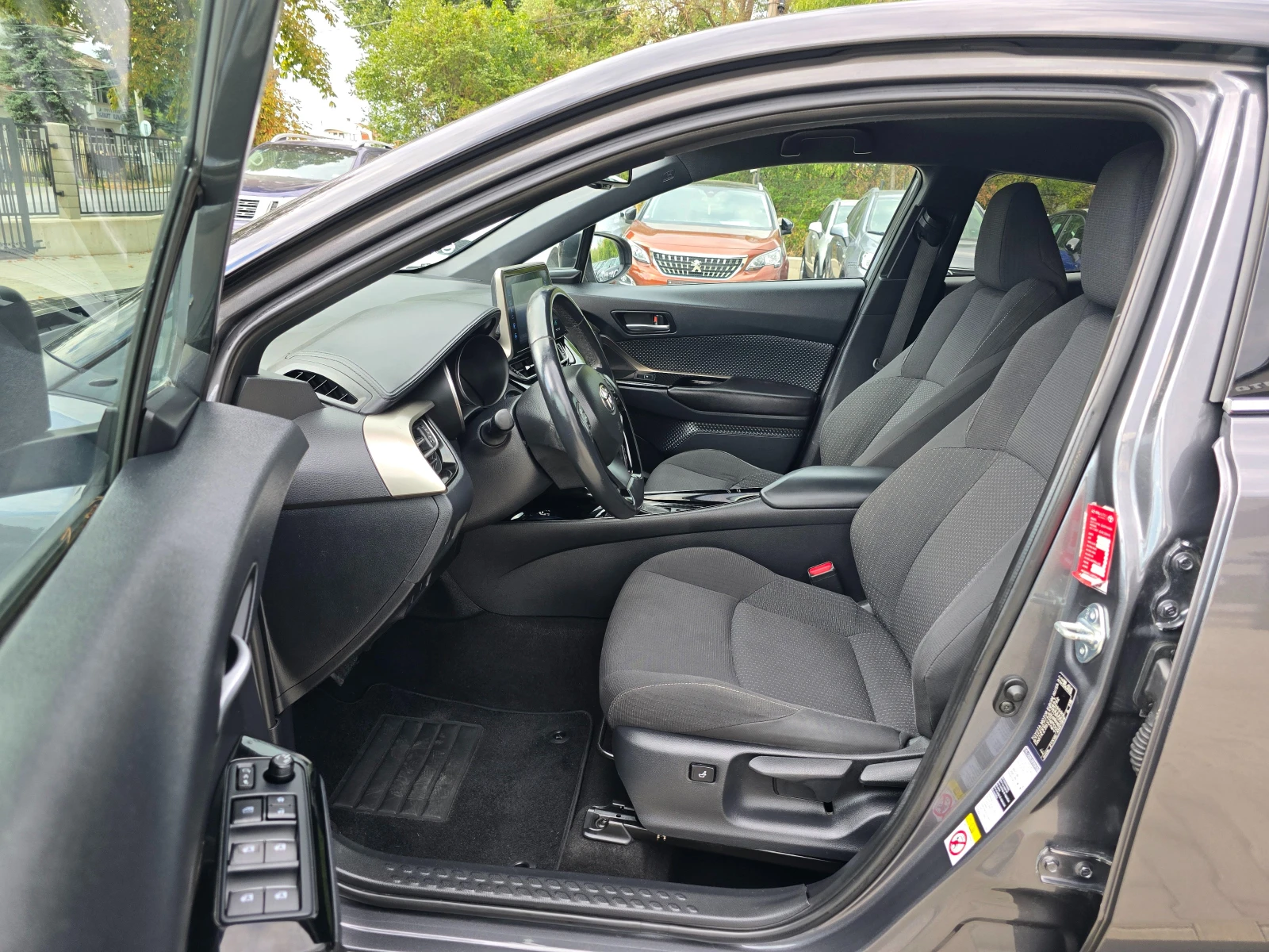 Toyota C-HR 1.8HYBRID, Подгрев, Камера, 2018г., снимка 8 - Автомобили и джипове - 56175738