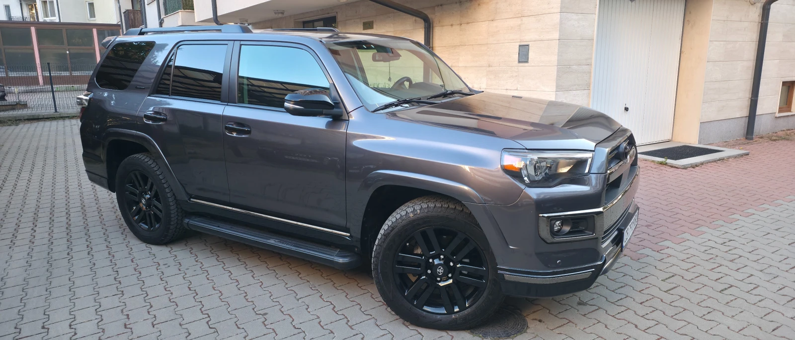 Toyota 4runner Nightshade Special Edition  Limited, снимка 2 - Автомобили и джипове - 56343933