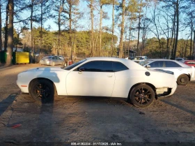 Dodge Challenger 5.7L V-8 VVT, 372HP Rear Wheel Drive, снимка 6