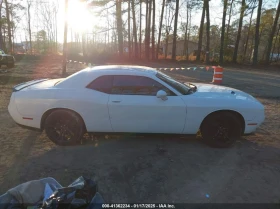 Dodge Challenger 5.7L V-8 VVT, 372HP Rear Wheel Drive, снимка 5