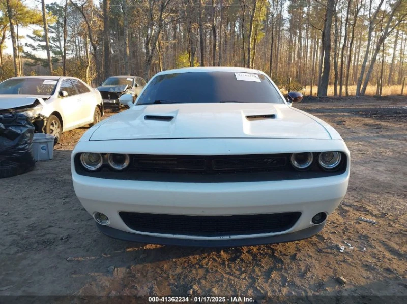 Dodge Challenger 5.7L V-8 VVT, 372HP Rear Wheel Drive, снимка 4 - Автомобили и джипове - 49441671