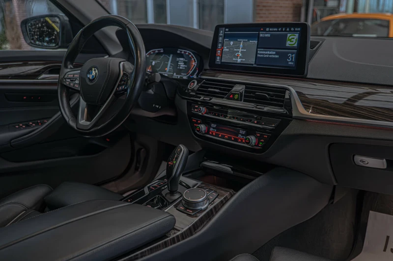 BMW 530 G30/xDrive/Virtual/Камера/Шибедах/Sport/HuD, снимка 10 - Автомобили и джипове - 49717176