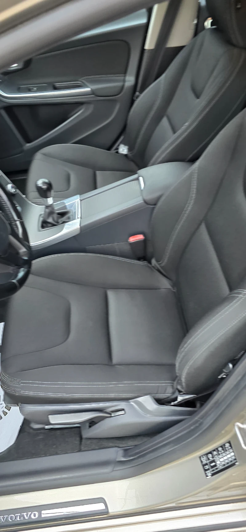 Volvo V60 1.6TD NAVI, снимка 12 - Автомобили и джипове - 51054582