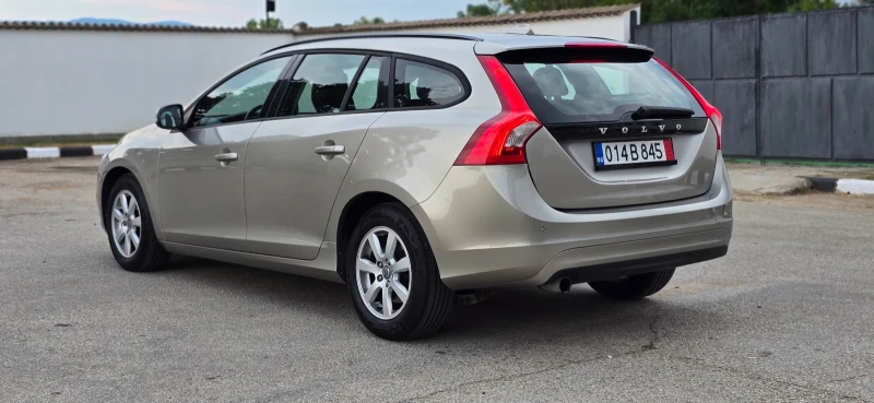 Volvo V60 1.6TD NAVI, снимка 4 - Автомобили и джипове - 51054582