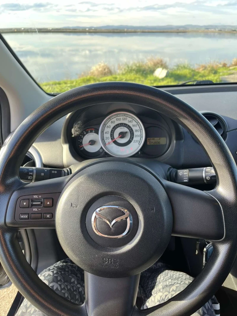 Mazda 2, снимка 15 - Автомобили и джипове - 52541736