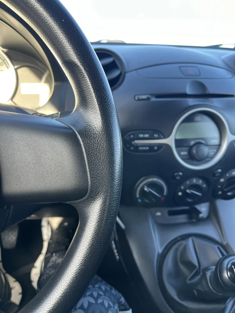 Mazda 2, снимка 10 - Автомобили и джипове - 52541736