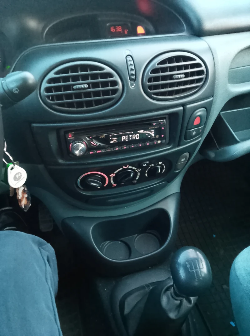 Renault Scenic, снимка 3 - Автомобили и джипове - 52944746