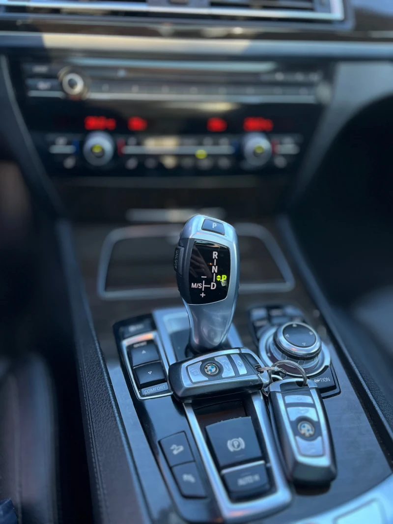 BMW 740 740 D Xdrive 313 kc, снимка 6 - Автомобили и джипове - 53400961