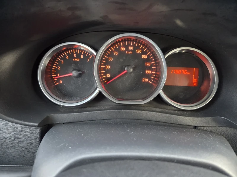 Dacia Lodgy 1.6 Фабрична Газ (2019), снимка 9 - Автомобили и джипове - 53526013