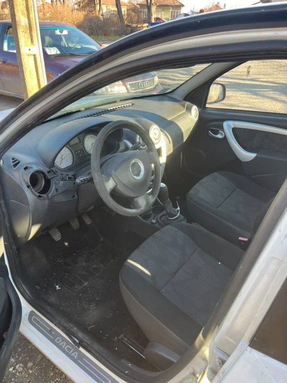 Dacia Sandero 1.4i, снимка 6 - Автомобили и джипове - 49471248