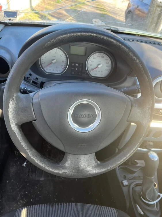 Dacia Sandero 1.4i, снимка 7 - Автомобили и джипове - 49471248