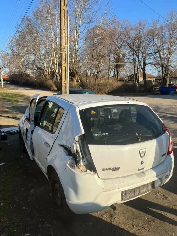 Dacia Sandero 1.4i, снимка 4 - Автомобили и джипове - 49471248