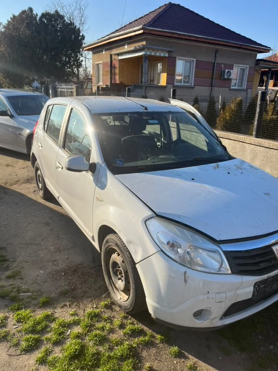 Dacia Sandero 1.4i, снимка 2 - Автомобили и джипове - 49471248