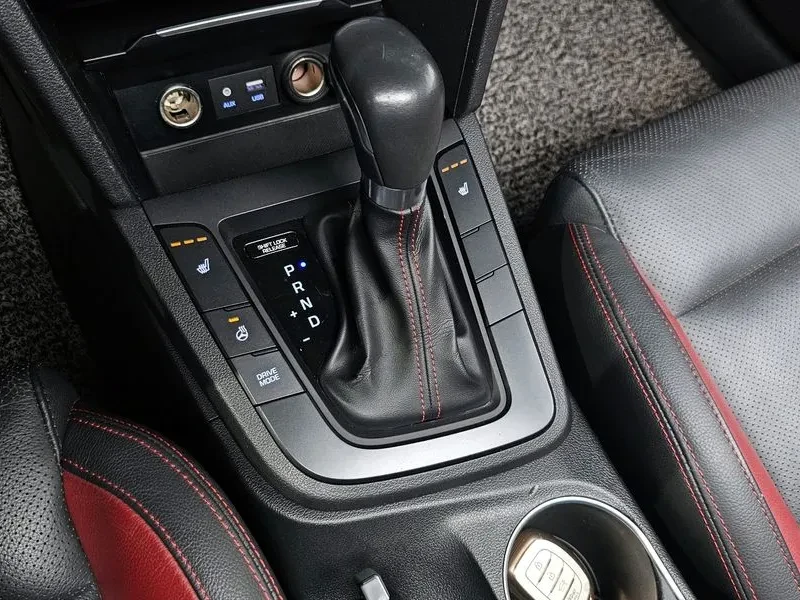Hyundai Elantra, снимка 9 - Автомобили и джипове - 55391343