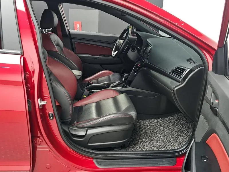 Hyundai Elantra, снимка 11 - Автомобили и джипове - 55391343