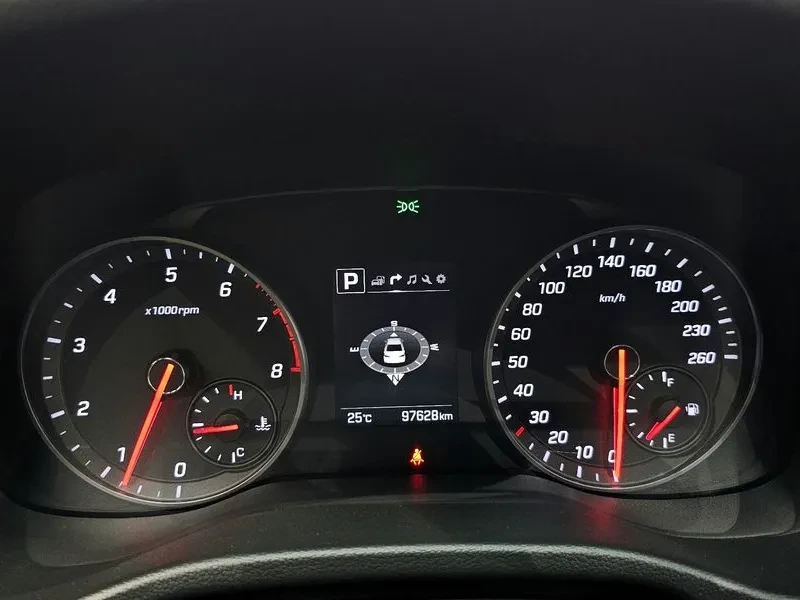 Hyundai Elantra, снимка 8 - Автомобили и джипове - 55391343