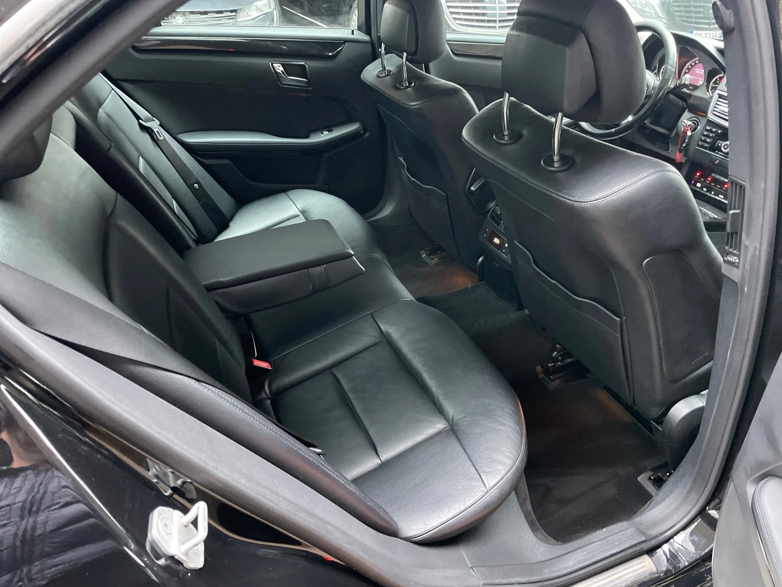 Mercedes-Benz E 350 CDI-4x4-AIRMATIK | Mobile.bg — изображение 12