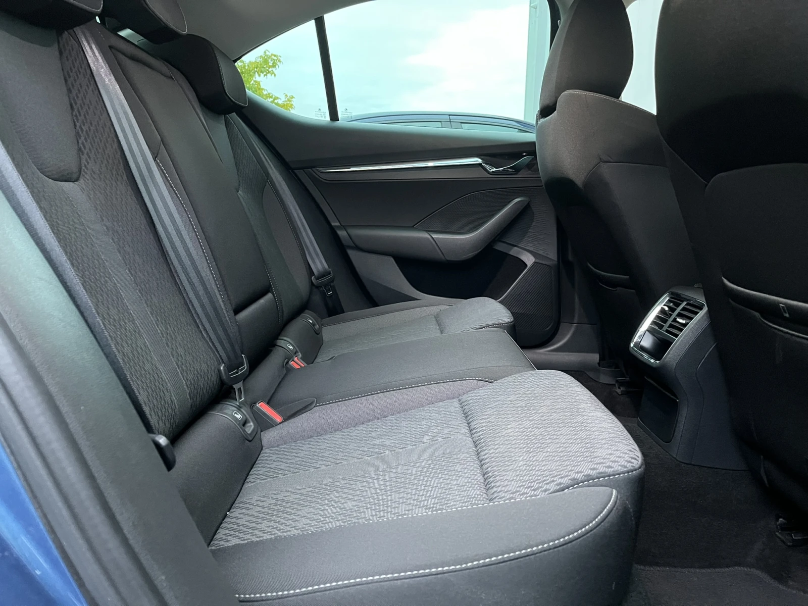 Skoda Octavia 2.0 TDI 150HP DSG Edition в Гаранция - изображение 10