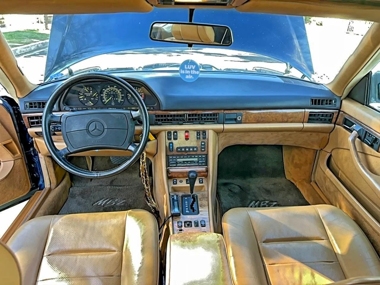 Mercedes-Benz 560  - изображение 9